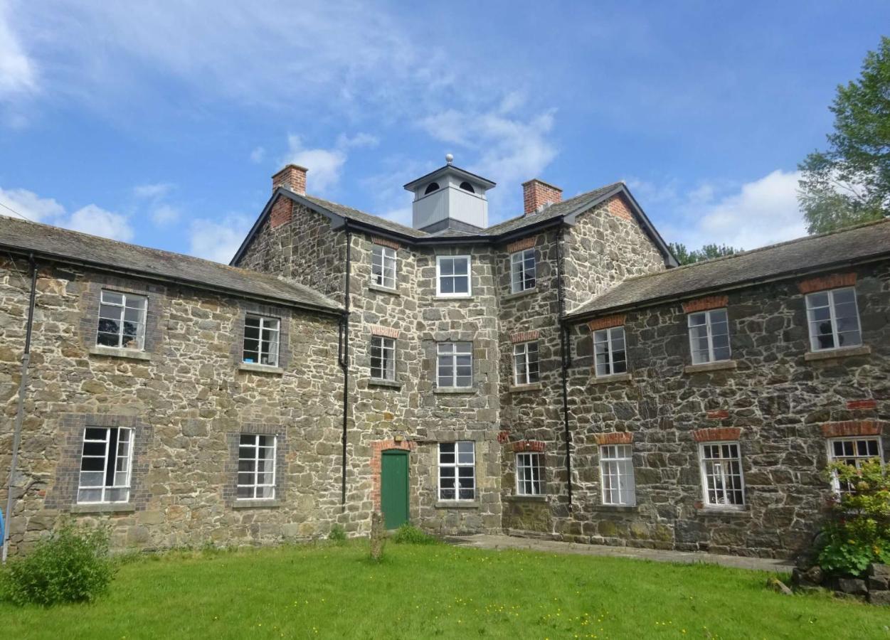 Llanfyllin Workhouse - Y Dolydd Hostel Εξωτερικό φωτογραφία
